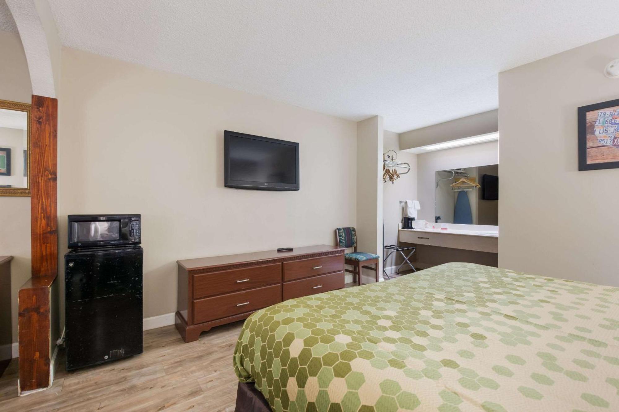 Econo Lodge Inn & Suites East Ноксвилл Экстерьер фото