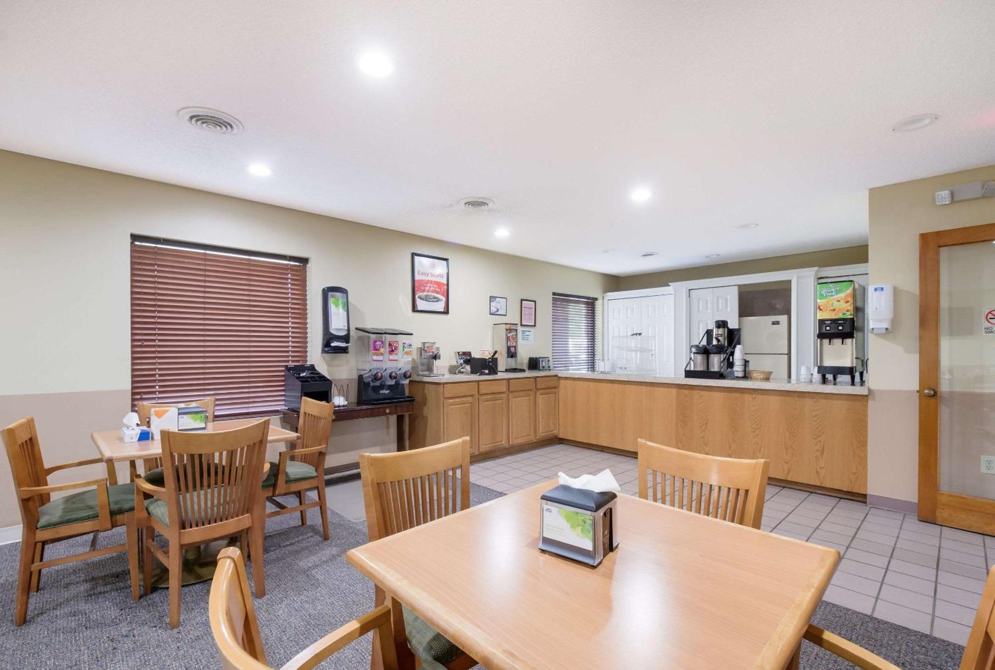 Econo Lodge Inn & Suites East Ноксвилл Экстерьер фото