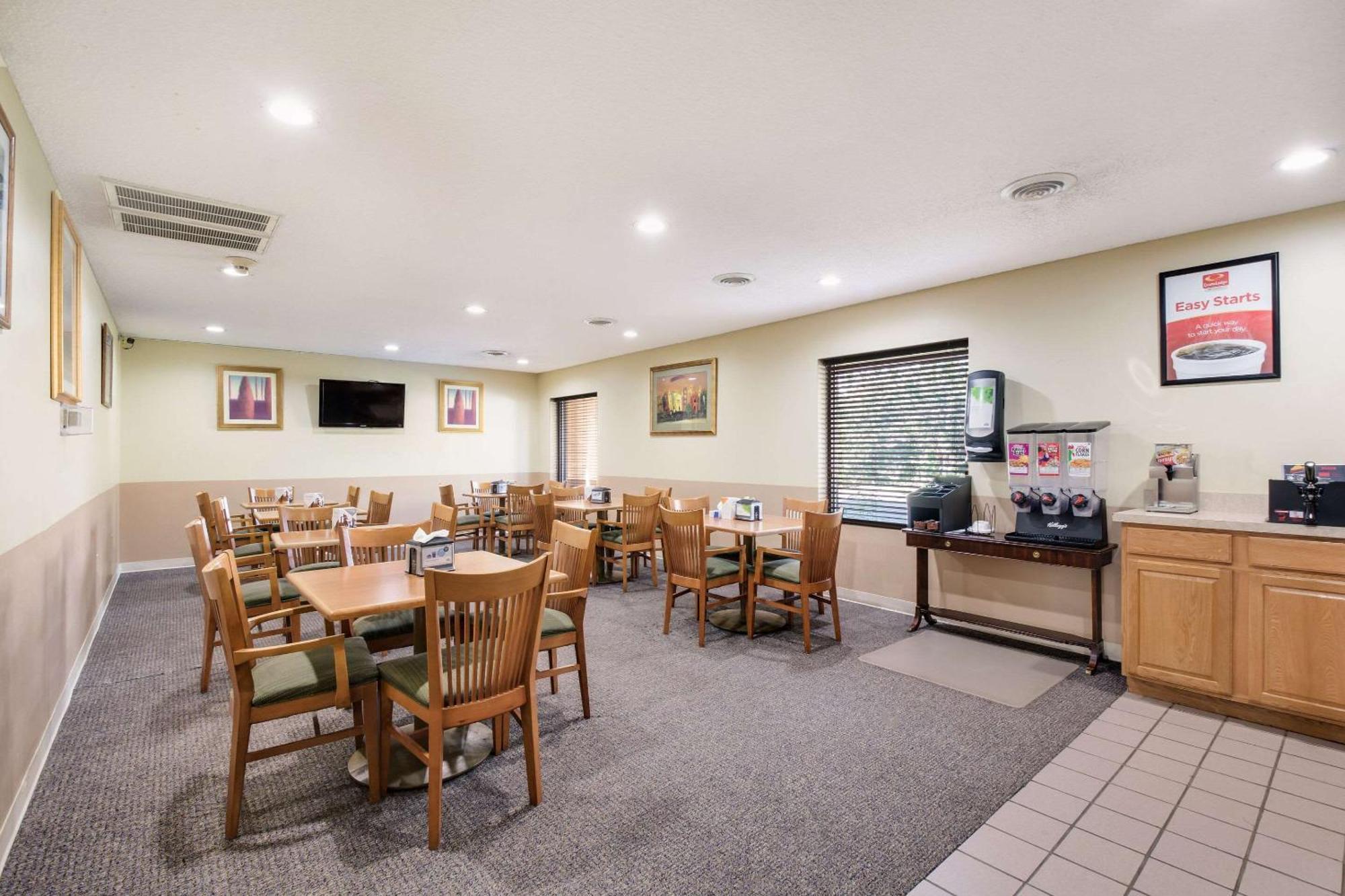 Econo Lodge Inn & Suites East Ноксвилл Экстерьер фото