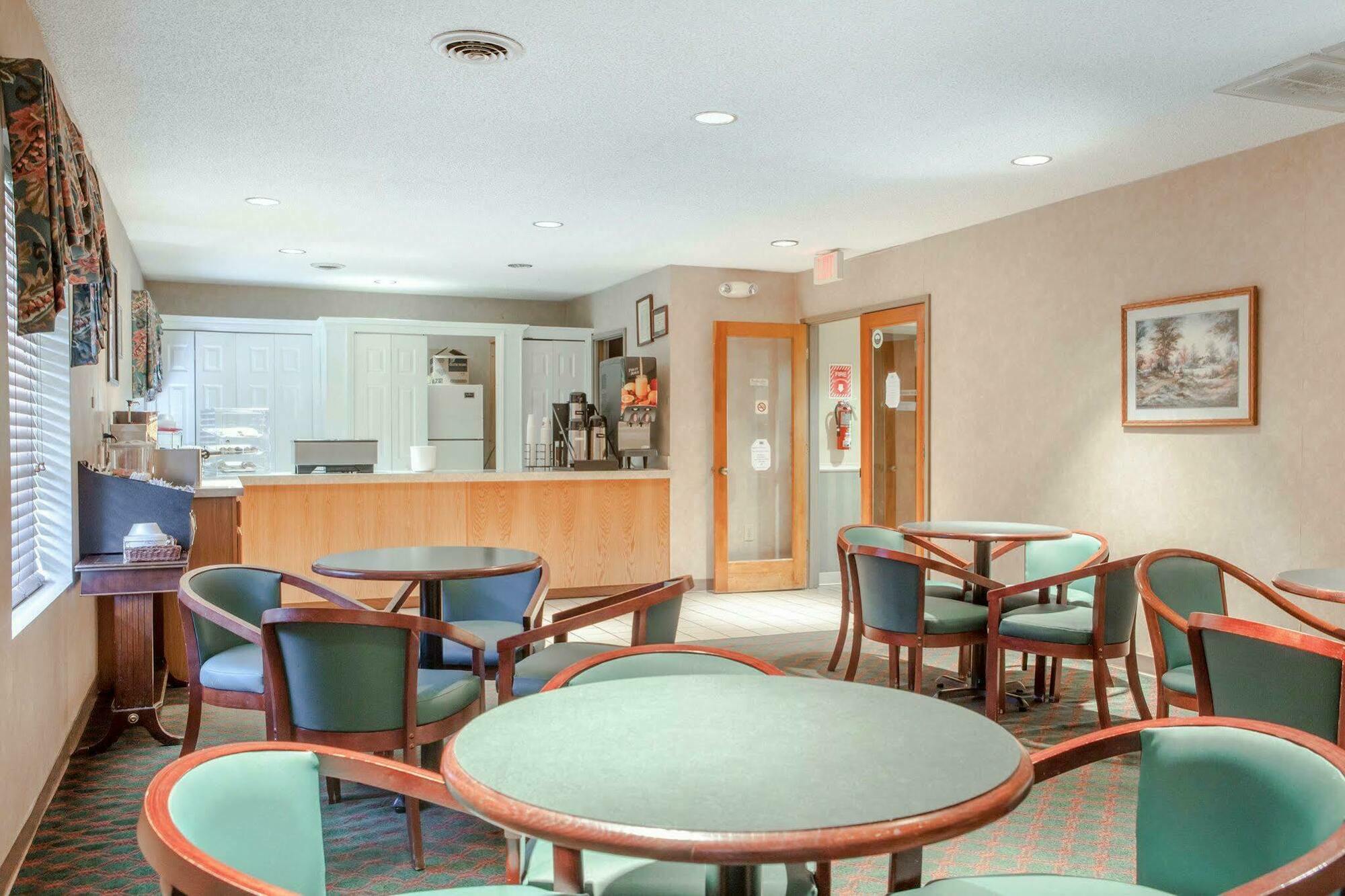 Econo Lodge Inn & Suites East Ноксвилл Экстерьер фото