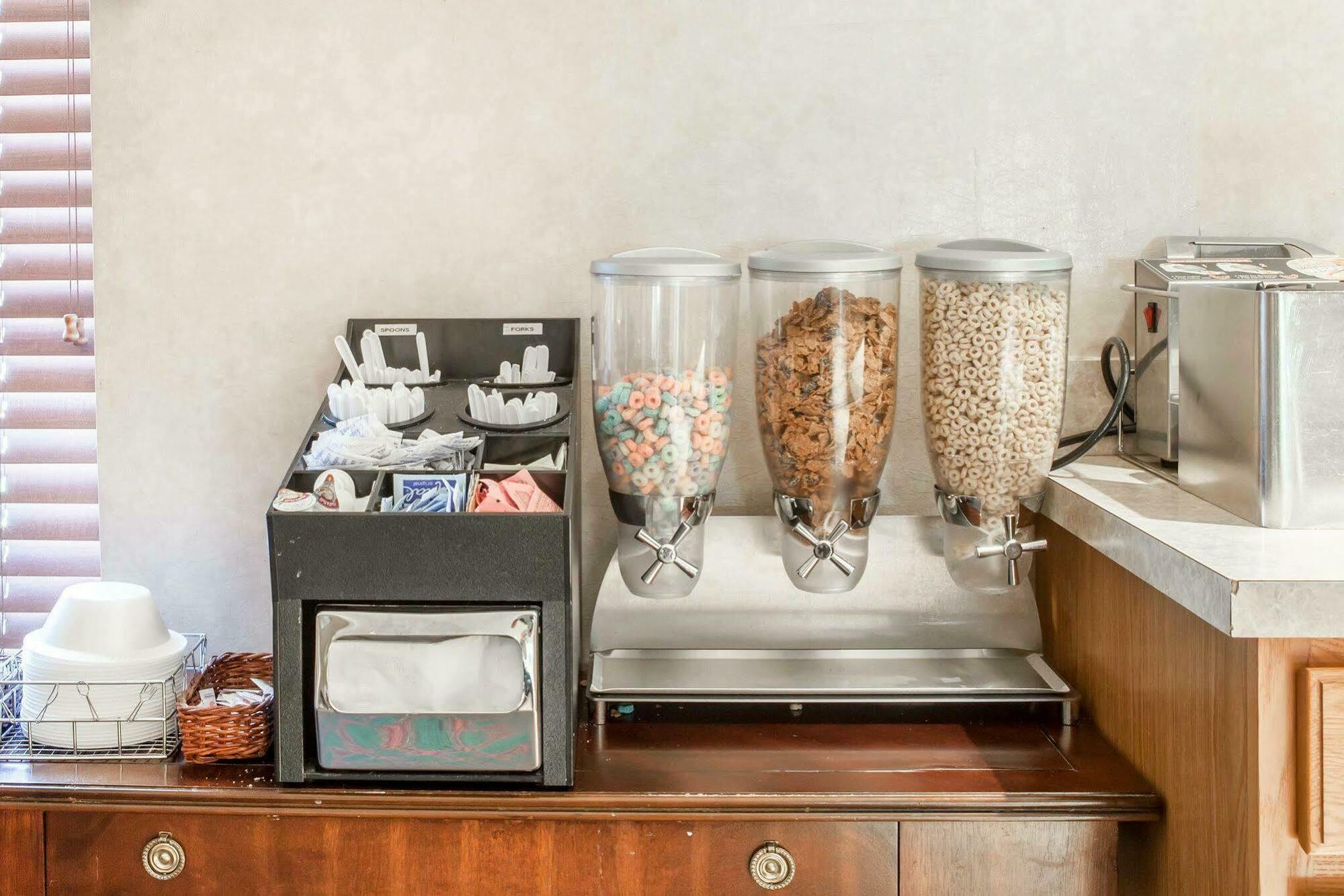 Econo Lodge Inn & Suites East Ноксвилл Экстерьер фото