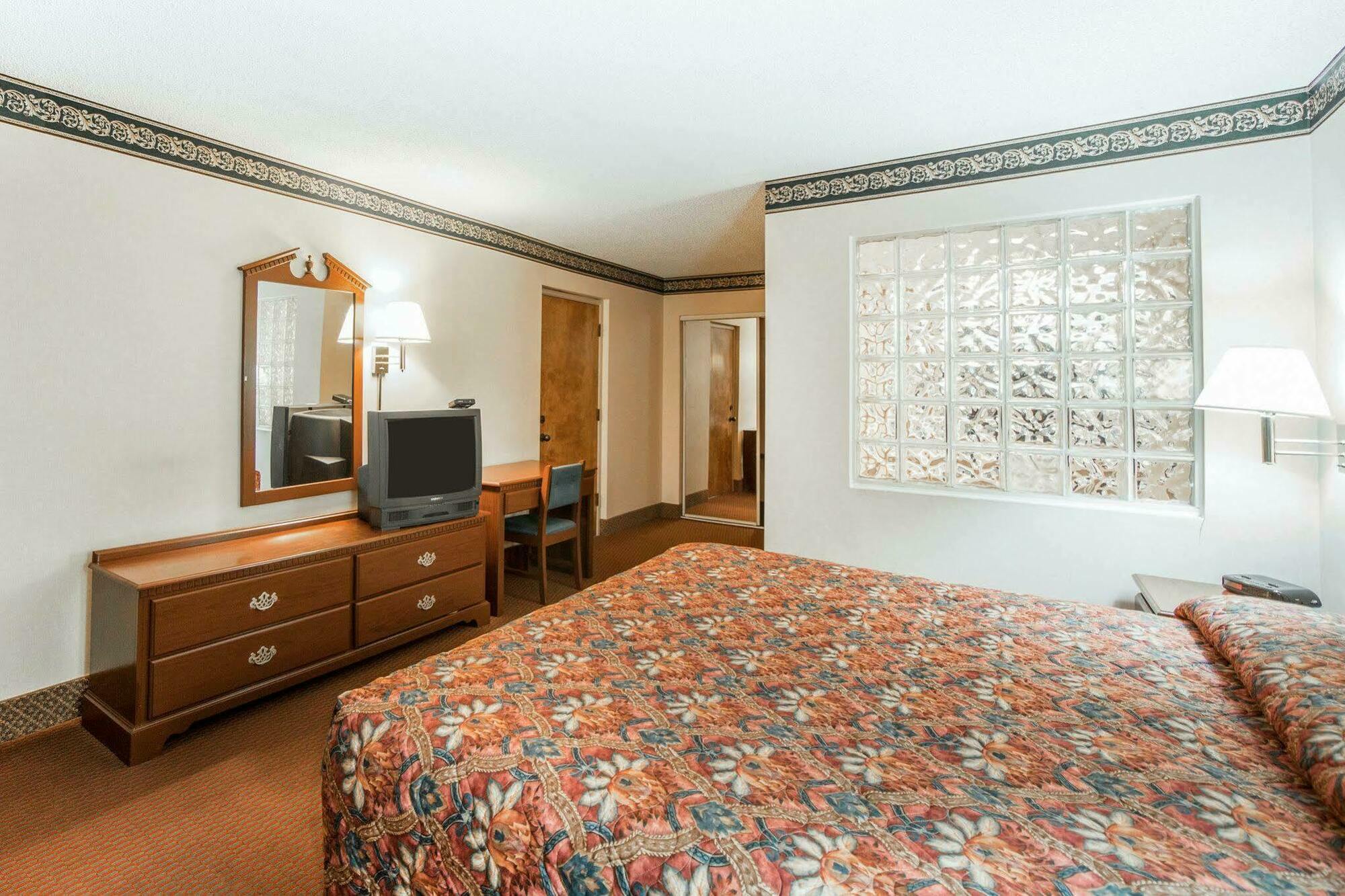 Econo Lodge Inn & Suites East Ноксвилл Экстерьер фото