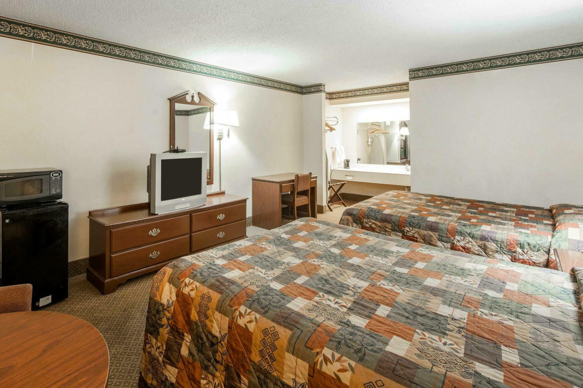 Econo Lodge Inn & Suites East Ноксвилл Экстерьер фото